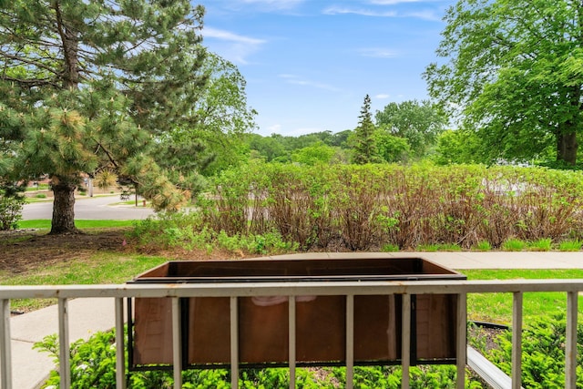 2310 Benson Ave Unit H, Saint Paul, MN 55116 - view of yard with a balcony