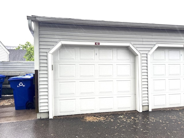2310 Benson Ave Unit H, Saint Paul, MN 55116 - view of garage