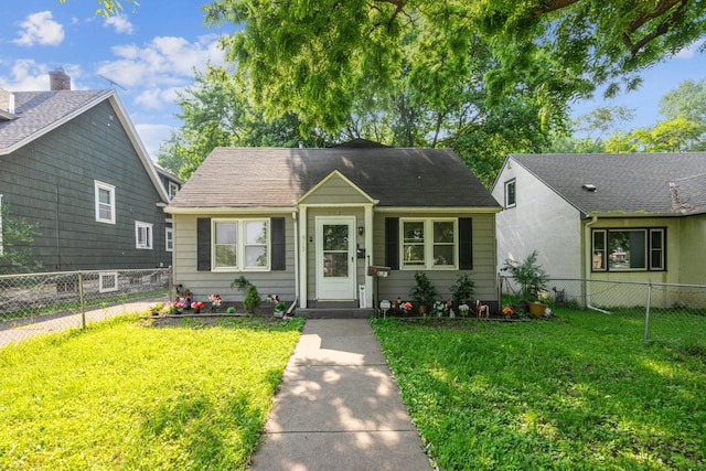 917 Jessie St, Saint Paul, MN 55130 - bungalow-style house featuring a fenced backyard