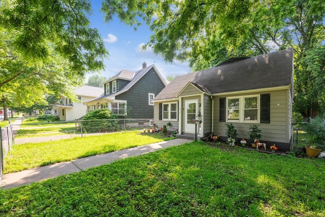 917 Jessie St, Saint Paul, MN 55130 - view of front facade with a shingled roof