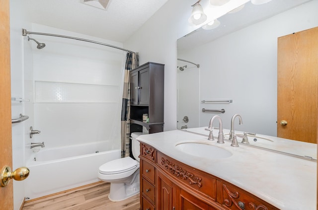 509 8th Ave SE, Isanti, MN 55040 - bathroom with wood finished floors, shower / bathtub combination with curtain, vanity, and toilet