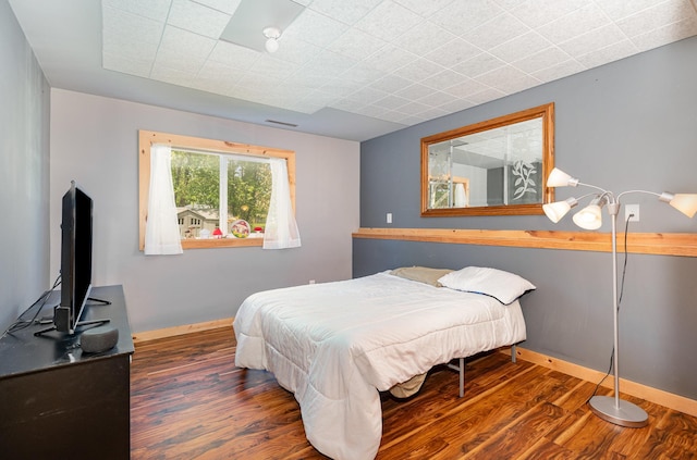509 8th Ave SE, Isanti, MN 55040 - bedroom featuring wood finished floors and baseboards