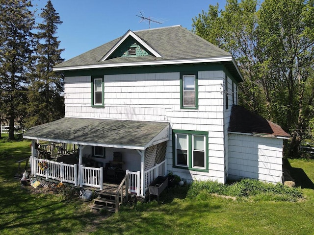 2840 30th St NE, Buffalo Twp, MN 55313 - view of front facade featuring roof with shingles and a front yard