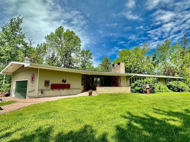 912 Central Ave W, Greenbush, MN 56726 - view of front facade with a chimney, a front yard, and a garage