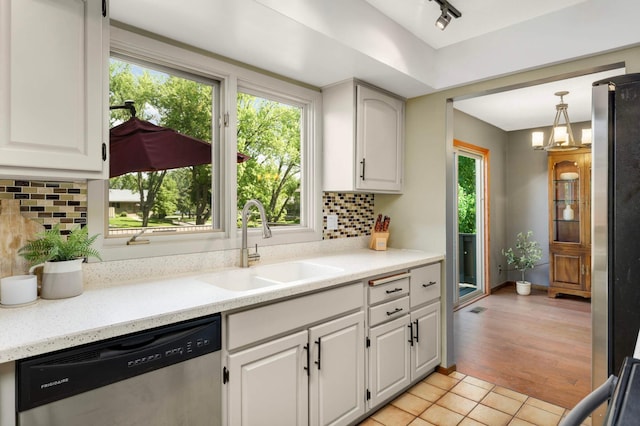 123 Windsor Ct, New Brighton, MN 55112 - kitchen featuring appliances with stainless steel finishes, healthy amount of natural light, a sink, and backsplash