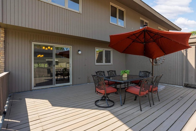 123 Windsor Ct, New Brighton, MN 55112 - deck with outdoor dining space