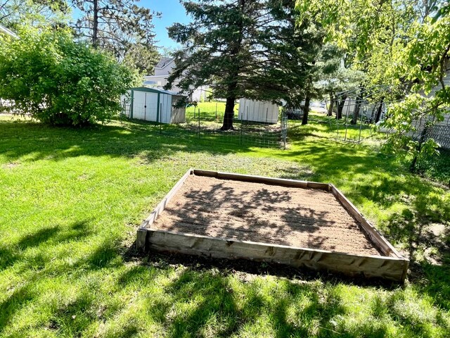 213 Lake Ave, Detroit Lakes, MN 56501 - view of yard
