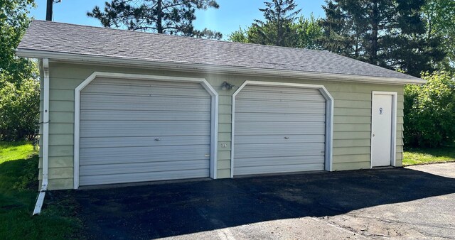 213 Lake Ave, Detroit Lakes, MN 56501 - view of detached garage