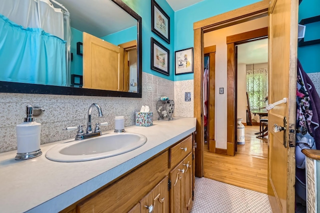 1107 Edmund Ave, Saint Paul, MN 55104 - full bath with vanity and tile patterned floors