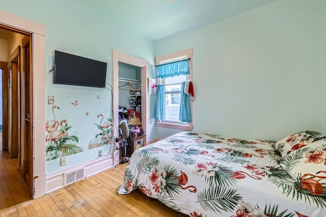 1107 Edmund Ave, Saint Paul, MN 55104 - bedroom featuring light wood-type flooring and a closet