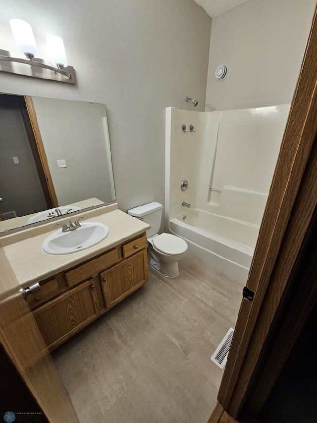 1033 27th St N, Fargo, ND 58102 - bathroom featuring toilet, washtub / shower combination, and vanity