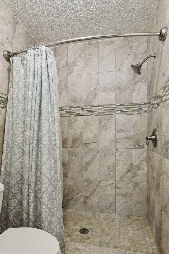 1378 Dunsmore Dr, Waconia, MN 55387 - full bathroom featuring a textured ceiling, toilet, and a tile shower