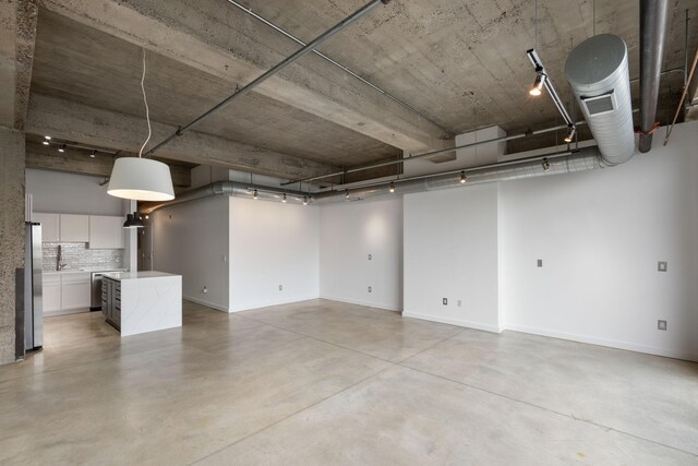 901 3rd St Unit 515, Minneapolis, MN 55401 - below grade area featuring baseboards, freestanding refrigerator, and a sink