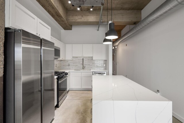 901 3rd St Unit 515, Minneapolis, MN 55401 - kitchen with stainless steel appliances, a sink, a center island, white cabinetry, and tasteful backsplash