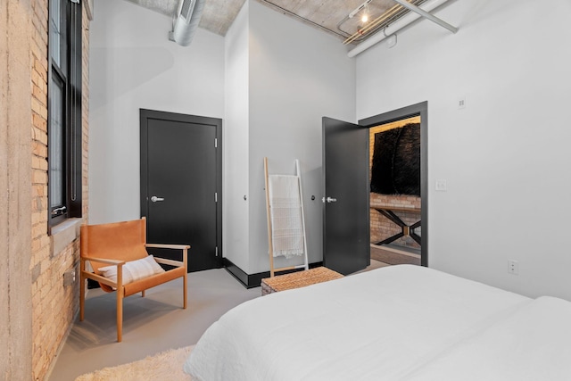 525 3rd St N Unit 511, Minneapolis, MN 55401 - bedroom with a high ceiling and rail lighting