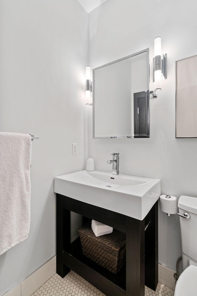 525 3rd St N Unit 511, Minneapolis, MN 55401 - bathroom with vanity and tile patterned floors