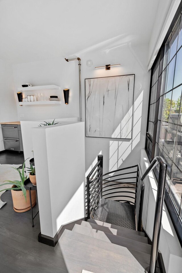 525 3rd St N Unit 511, Minneapolis, MN 55401 - view of stairs