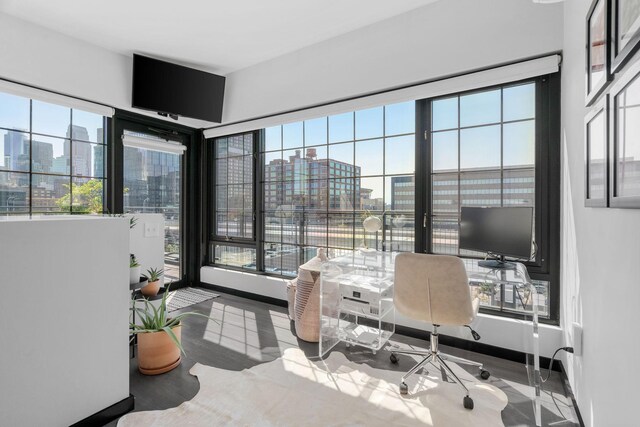 525 3rd St N Unit 511, Minneapolis, MN 55401 - office with wood finished floors and baseboards