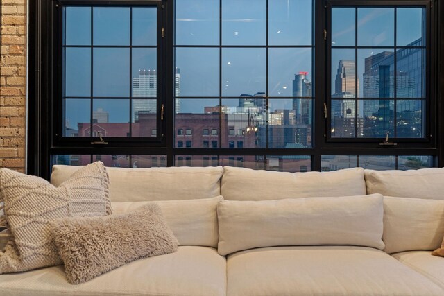 525 3rd St N Unit 511, Minneapolis, MN 55401 - living room featuring a skyline view and brick wall