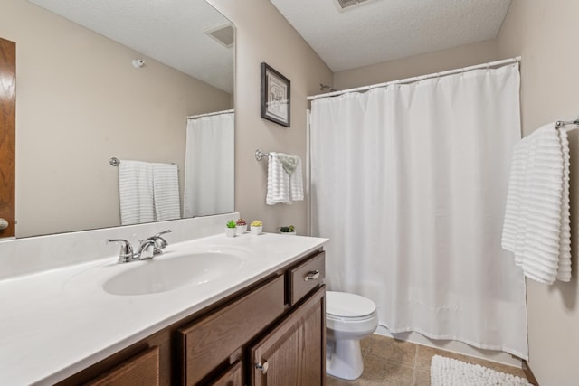 6665 Flycatcher Ln Unit 4130, Apple Valley, MN 55124 - bathroom featuring toilet, vanity, tile patterned flooring, a textured ceiling, and shower / tub combo with curtain