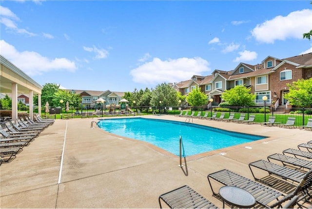 6665 Flycatcher Ln, Apple Valley, MN 55124 - community pool featuring a residential view and a patio area