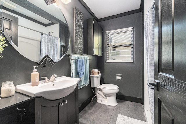 506 8th Ave SW, Pipestone, MN 56164 - bathroom with toilet, baseboards, vanity, a textured wall, and a shower with curtain
