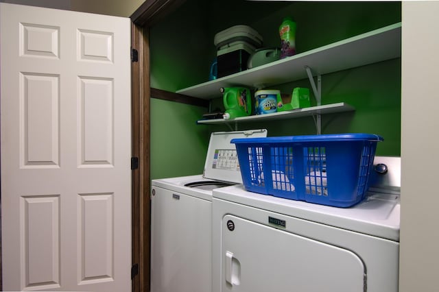 411 Ladd Ln, Osceola, WI 54020 - laundry room featuring independent washer and dryer