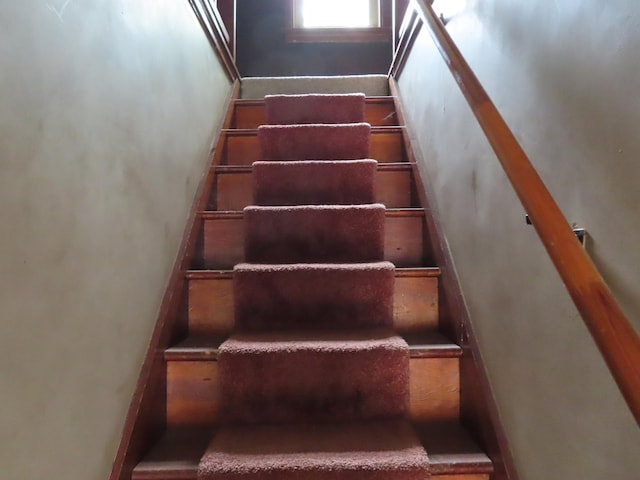 529 1st St N, Truman, MN 56088 - view of staircase