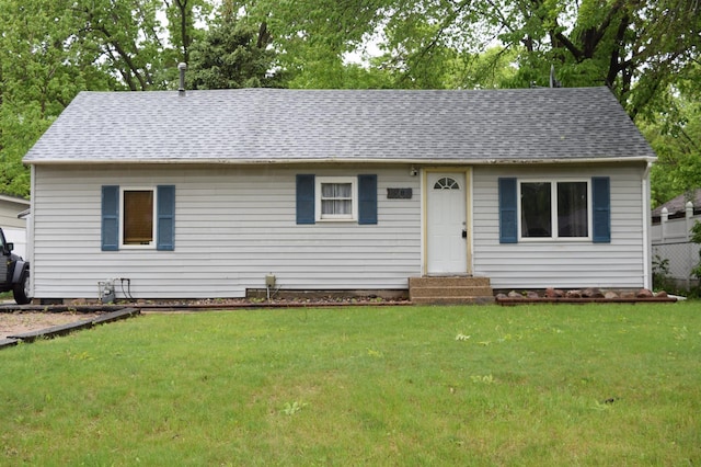 1508 7 1/2 St, Willmar, MN 56201 - ranch-style house with entry steps, a shingled roof, and a front yard