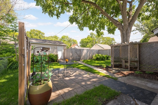 4027 24th Ave S, Minneapolis, MN 55406 - view of patio featuring a gate