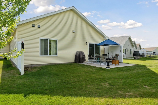 134 9th Ave NE, Isanti, MN 55040 - back of house featuring a lawn and a patio area