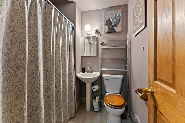 239 Buron Ln S, Saint Paul, MN 55075 - full bath featuring tile patterned flooring, toilet, a textured wall, and baseboards