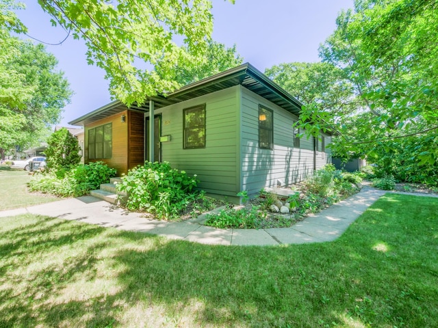 1423 Cedar St, Alexandria, MN 56308 - view of home's exterior featuring a lawn