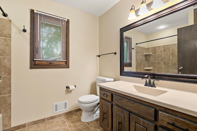 8474 Sunnyside Rd, Mounds View, MN 55112 - full bath featuring toilet, a tile shower, vanity, and tile patterned floors