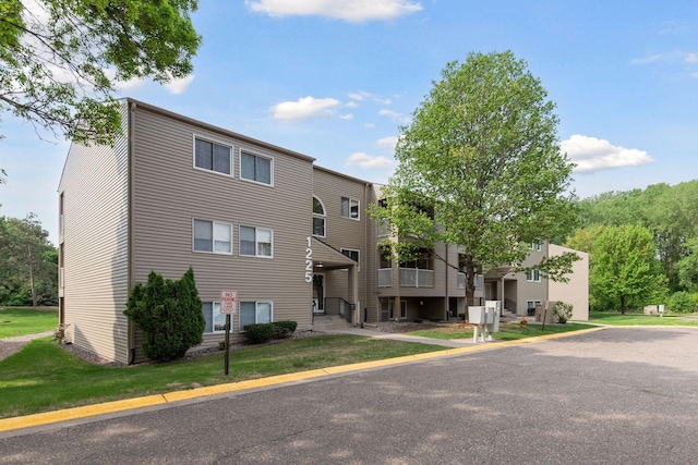 1225 Ferndale St N Unit B16, Maplewood, MN 55119 - view of front of house featuring a front lawn