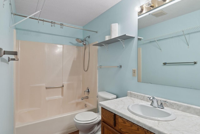 1225 Ferndale St N Unit B16, Maplewood, MN 55119 - bathroom featuring toilet, vanity, and shower / washtub combination