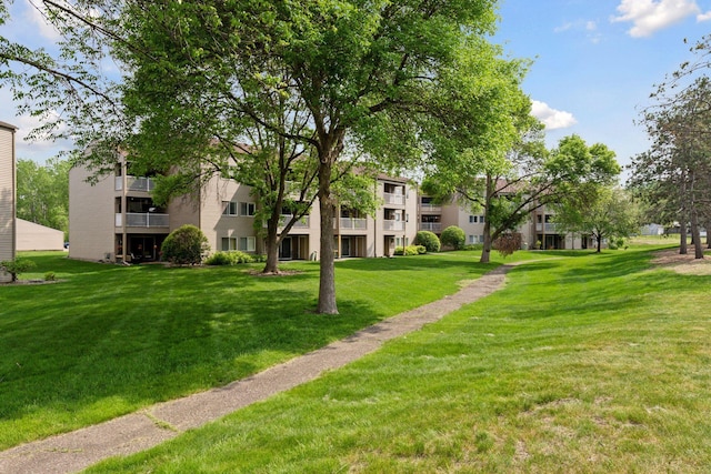 1225 Ferndale St N Unit B16, Maplewood, MN 55119 - view of property's community featuring a lawn