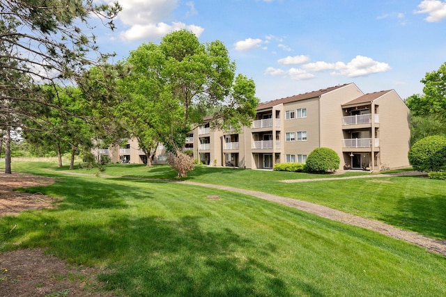 1225 Ferndale St N Unit B16, Maplewood, MN 55119 - surrounding community with a yard
