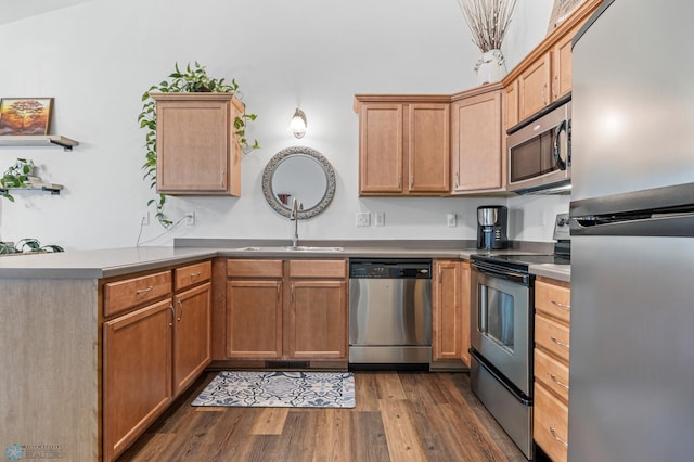 5512 Bishops Blvd S Unit D, Fargo, ND 58104 - kitchen with stainless steel appliances, a sink, a peninsula, dark wood-style floors, and light countertops