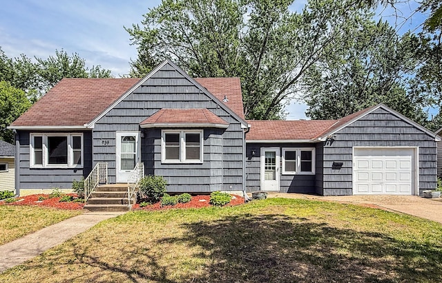 938 Selby Ave, Saint Paul Park, MN 55071 - view of front facade featuring a front yard, driveway, an attached garage, and roof with shingles