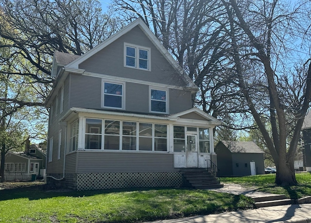 319 Court St, Albert Lea, MN 56007 - traditional style home with a sunroom and a front lawn