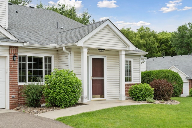 8733 Baxter Way Unit 47, Inver Grove Heights, MN 55076 - view of front of house with a shingled roof, brick siding, and a front yard
