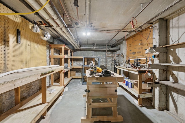 776 Summit Ave, Saint Paul, MN 55105 - unfinished below grade area with a workshop area
