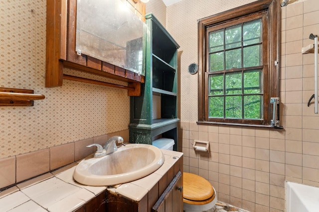 3032 County Road H2, Mounds View, MN 55112 - full bathroom with wallpapered walls, plenty of natural light, toilet, and vanity