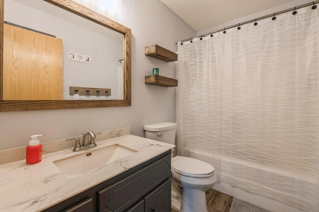 360 12th St NE, Milaca, MN 56353 - bathroom featuring toilet, vanity, a textured ceiling, wood finished floors, and shower / bath combo with shower curtain
