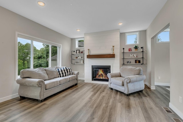 1715 Par Ln, Buffalo, MN 55313 - living room featuring a fireplace, light wood-type flooring, baseboards, and recessed lighting