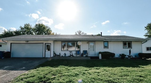 280 Motel Ave, Red Wing, MN 55066 - ranch-style house featuring a porch, a garage, a front yard, and asphalt driveway