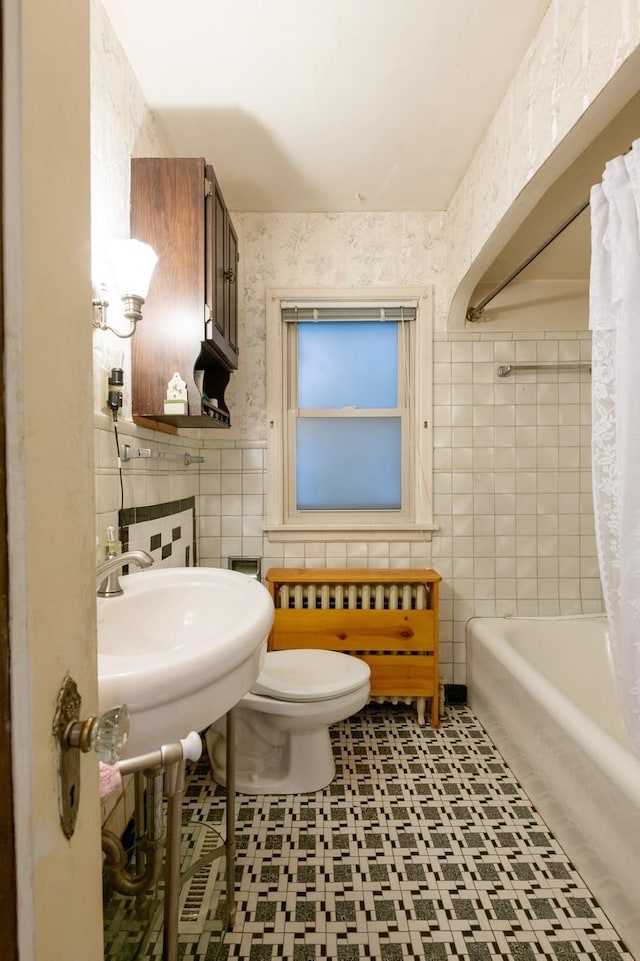 241 Queen Ave S, Minneapolis, MN 55405 - full bath with tile walls, toilet, tile patterned floors, and shower / bath combination with curtain