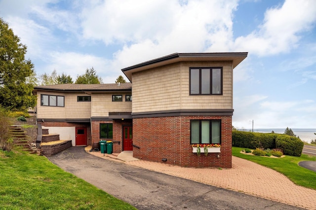 1101 Skyline Pkwy, Duluth, MN 55805 - view of front facade with brick siding and a front lawn