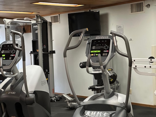 26 10th St W Unit 502, Saint Paul, MN 55102 - exercise room with baseboards